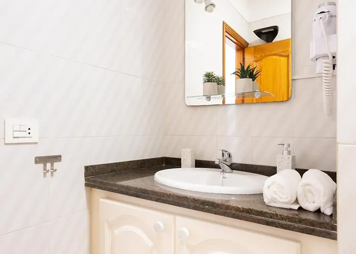 Home2book Cute Apt, Pool & Terrace Americas アロナ